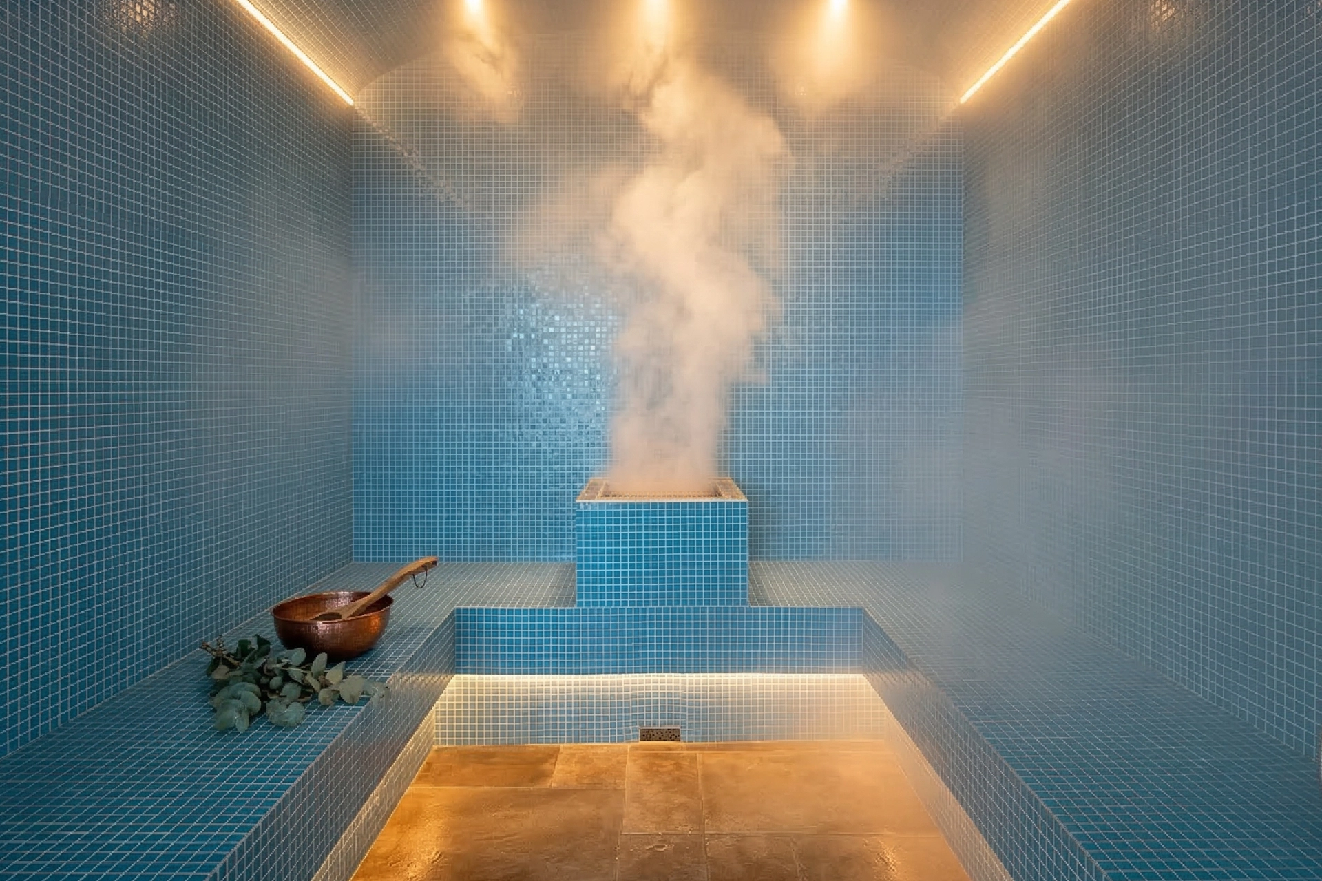 Ambiente elegante saturo di vapore del Bagno Turco nella SPA del Wellness Resort Tenuta Elisabetta.