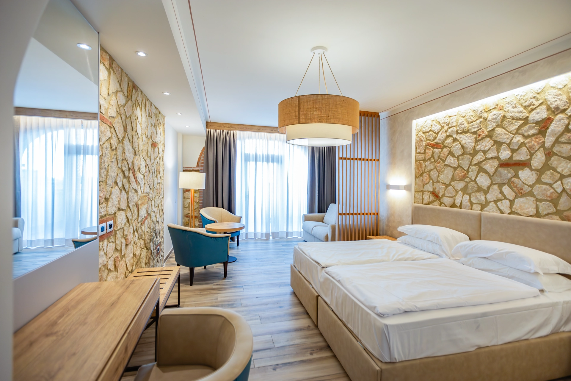 camera deluxe tripla del resort della Tenuta Elisabetta