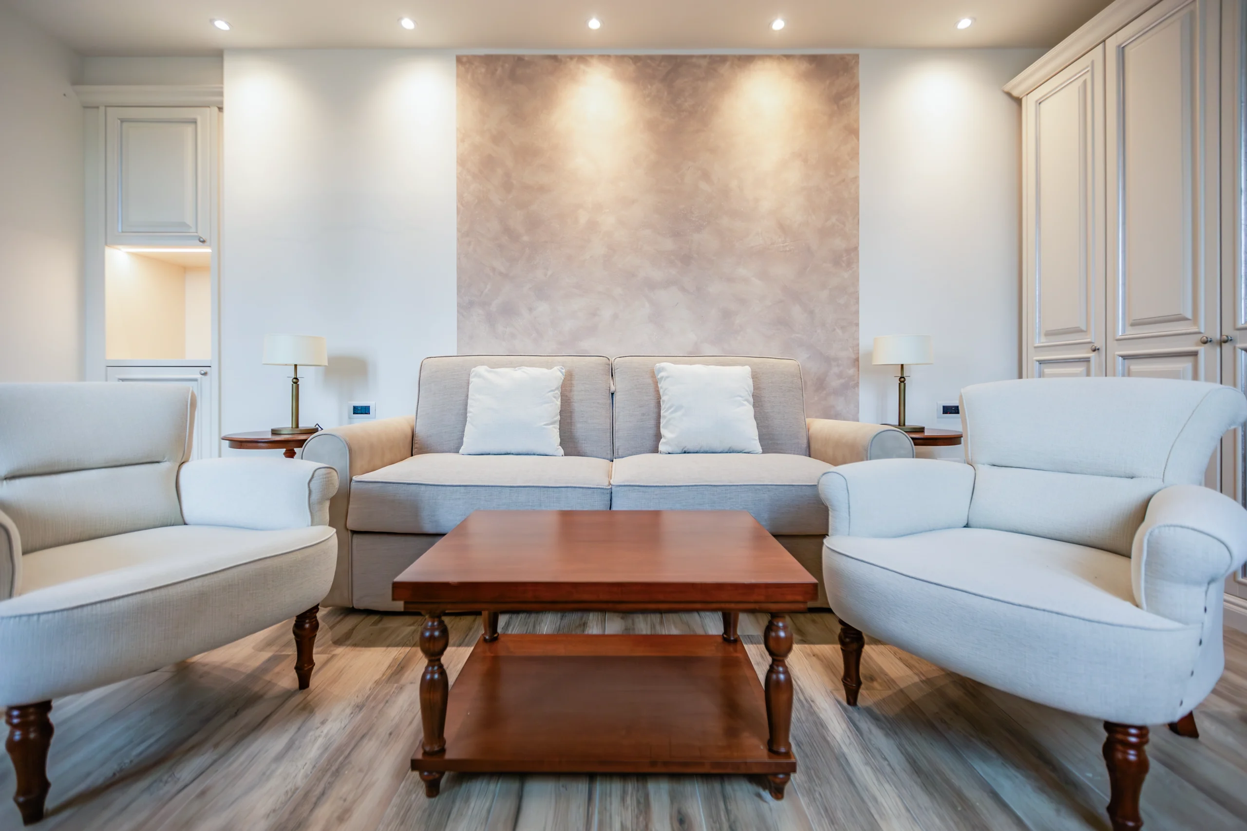 soggiorno della suite charme del resort della Tenuta Elisabetta